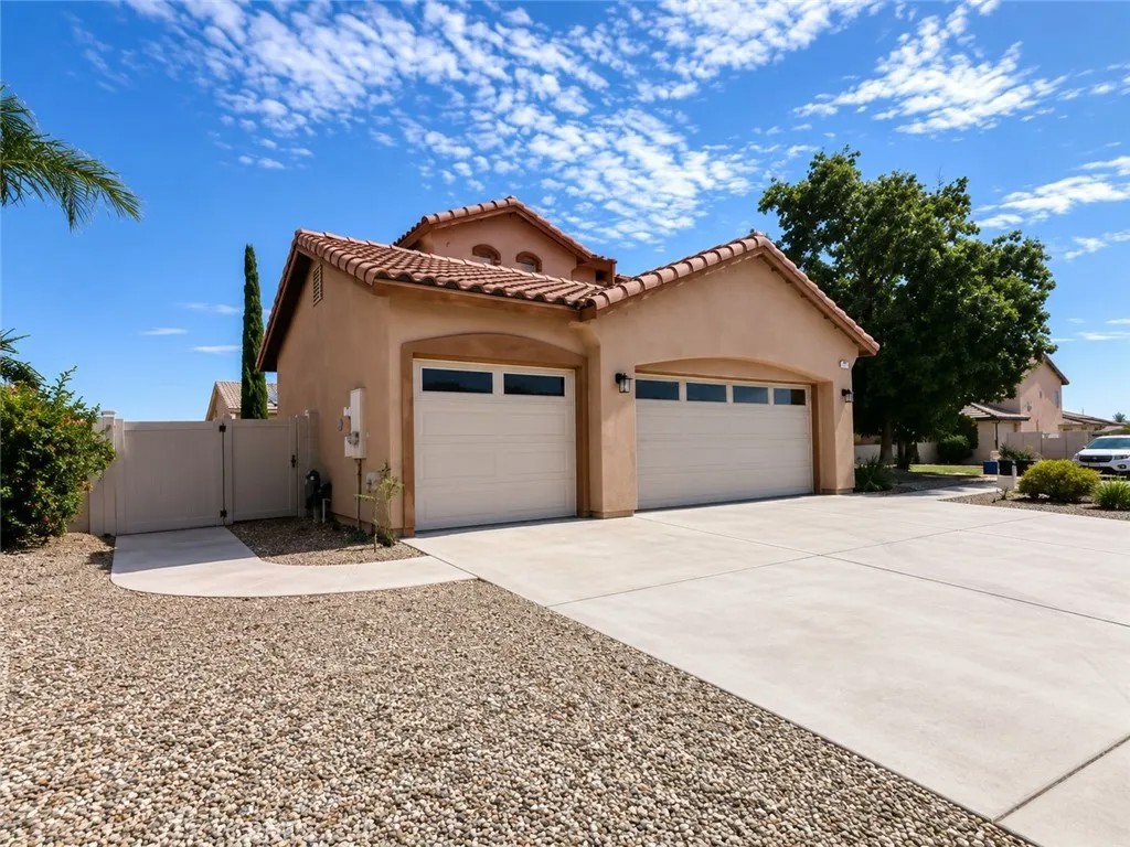 12328 Ava Loma