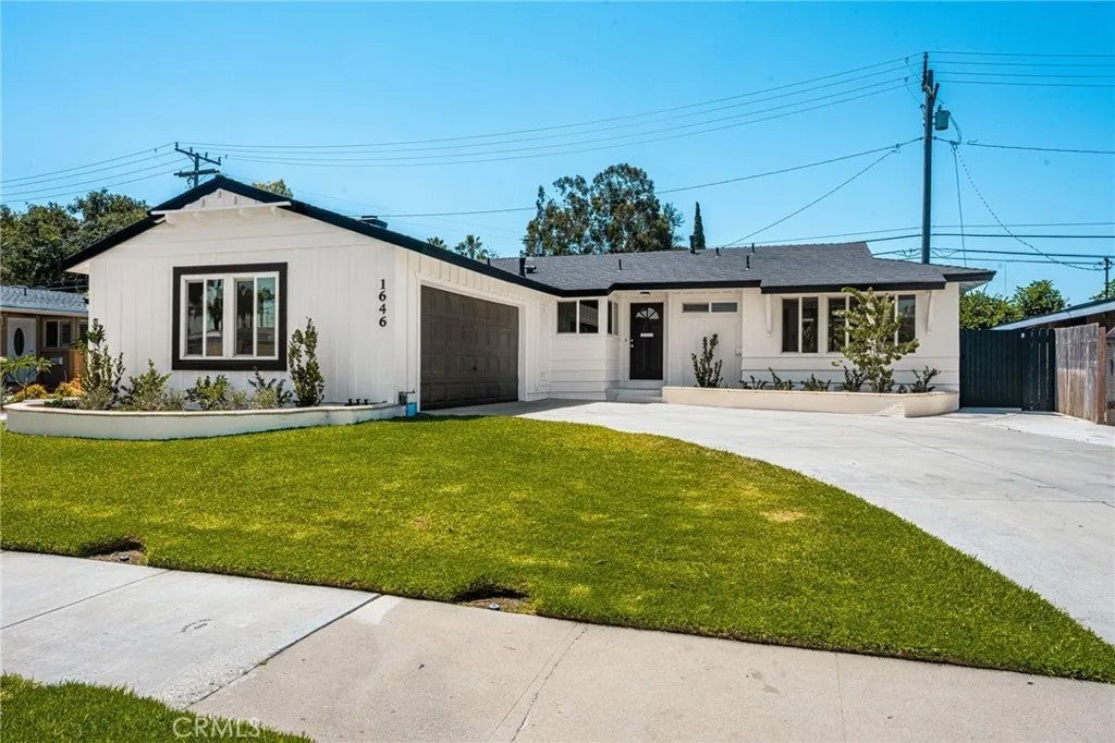 1646 W Alomar
