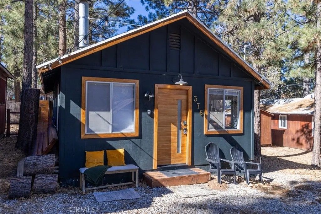 Photo of 376 Riverside Avenue, Sugarloaf, CA 92386 (MLS # OC26028914)