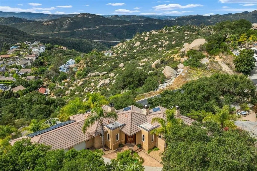 Photo of 28521 Gladstone Court, Escondido, CA 92026 (MLS # OC26088347)