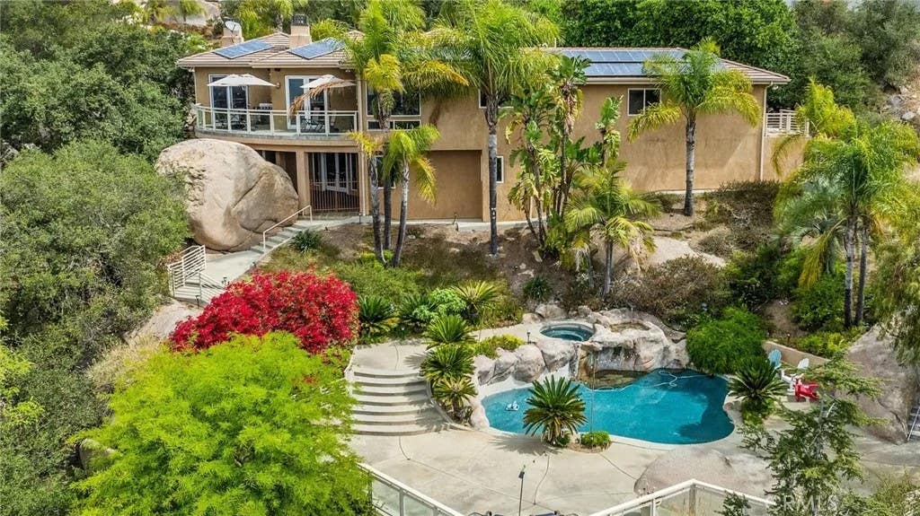 Photo of 28521 Gladstone Court, Escondido, CA 92026 (MLS # OC26088347)