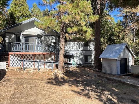 Photo of 31120 Mountain Oak Dr, Running Springs, CA 92382 (MLS # IG25252839)