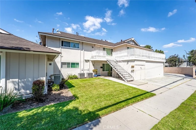 2601 W Juniper
