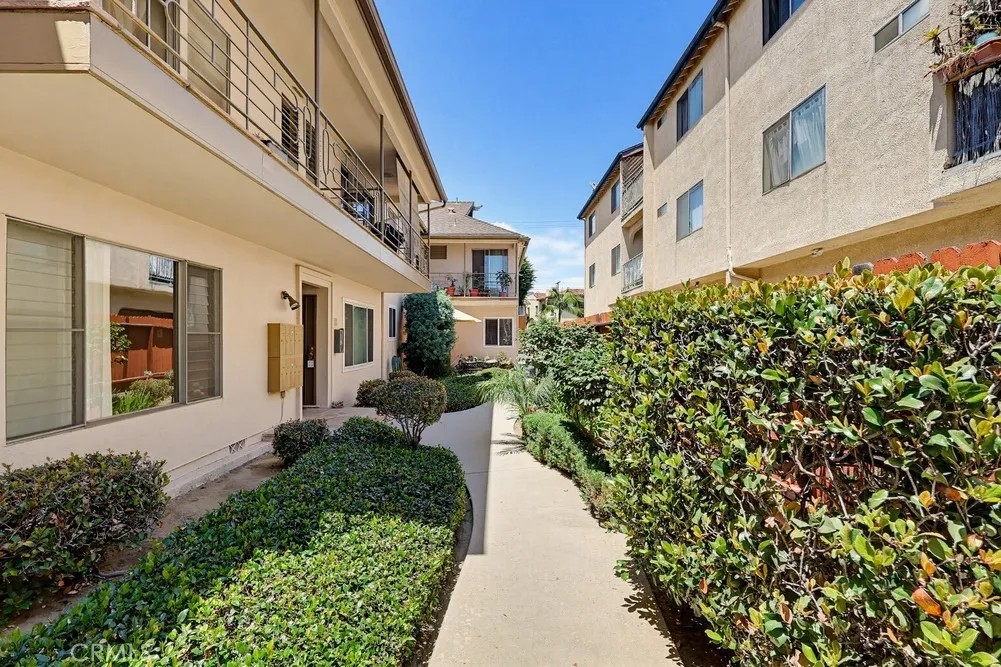 2060 E 3rd Street 3
