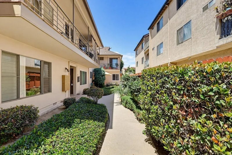 2060 E 3rd Street 3