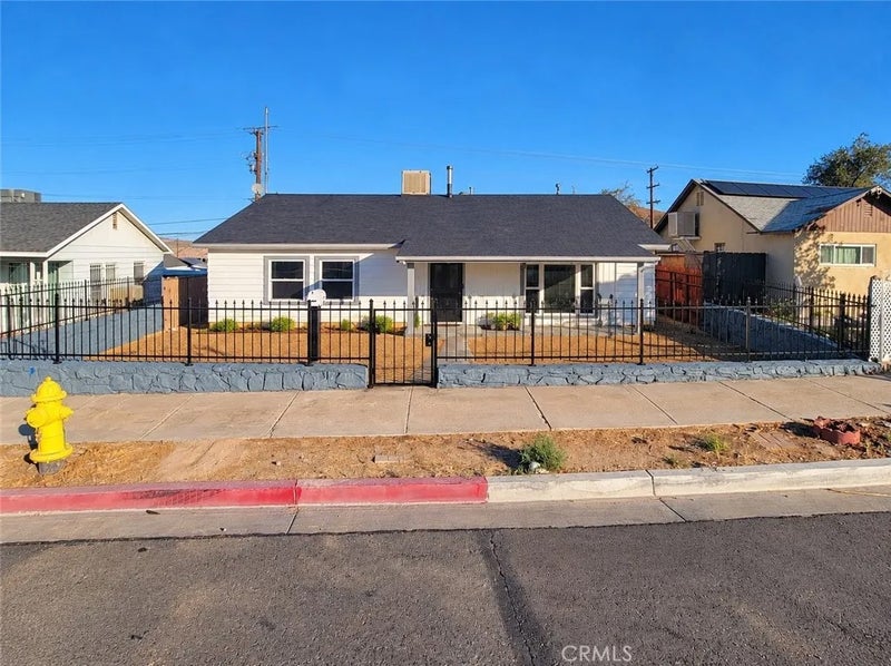 651 W Buena Vista
