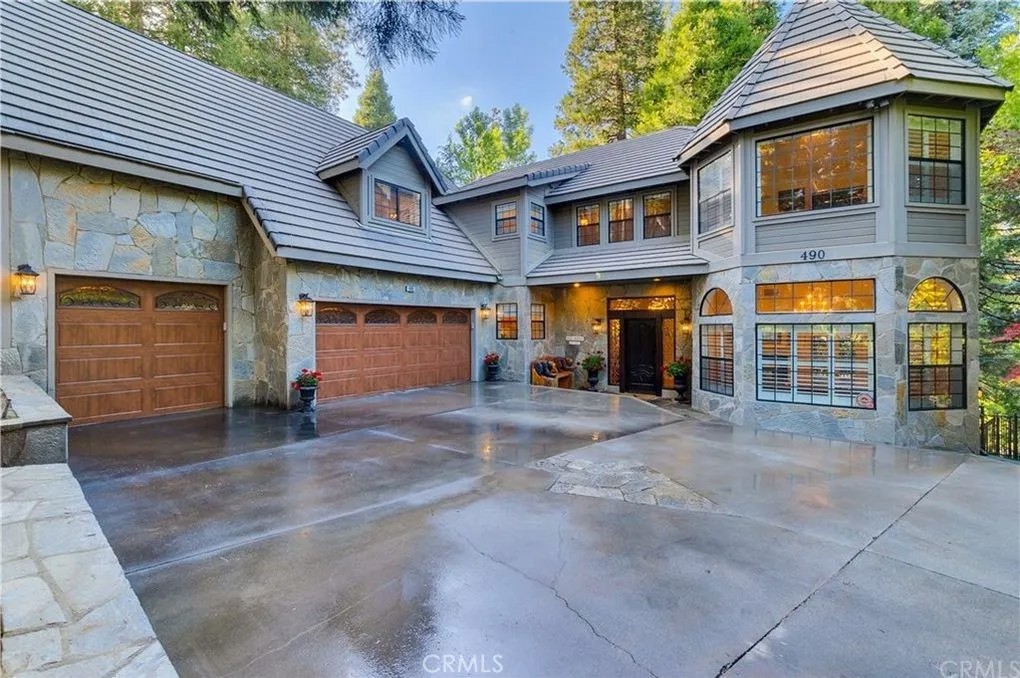 490 Bay View Court