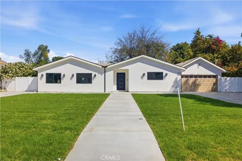 Photo of 8542 De Celis Pl, North Hills, CA 91343 (MLS # SR26070037)