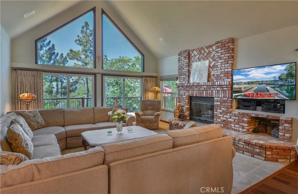 Photo of 28710 Bryce Dr, Lake Arrowhead, CA 92352 (MLS # IG26098009)