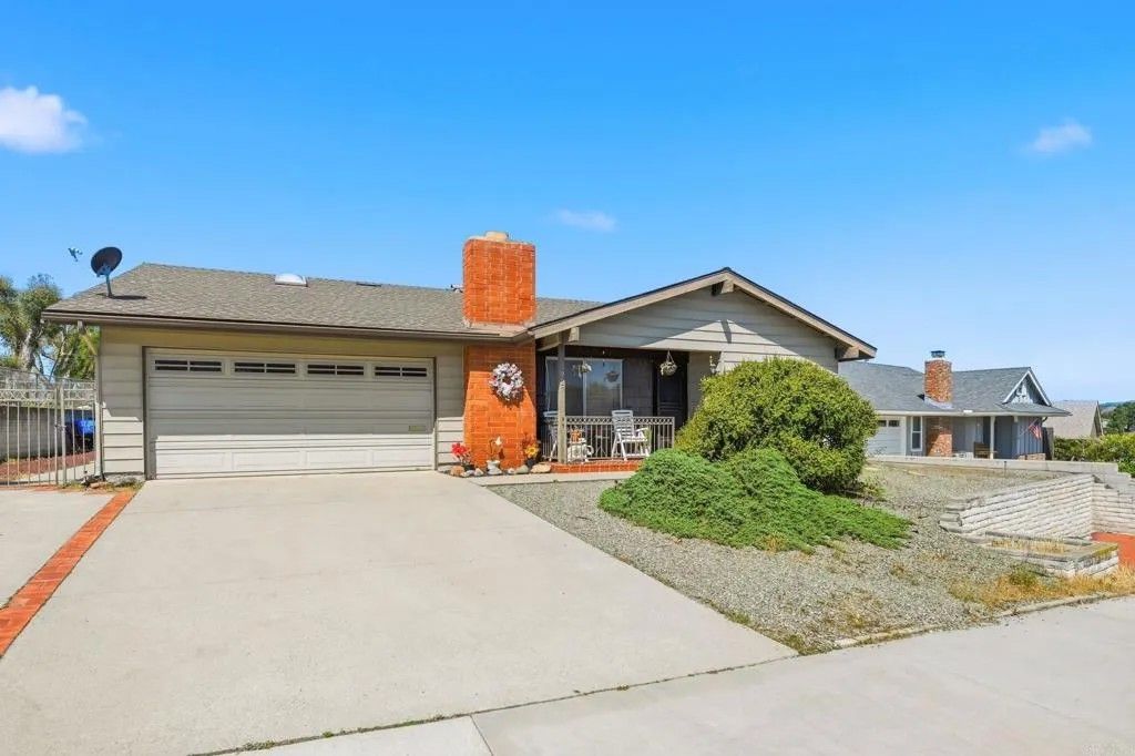 Photo of 727 McLain Street, Escondido, CA 92027 (MLS # NDP2603896)