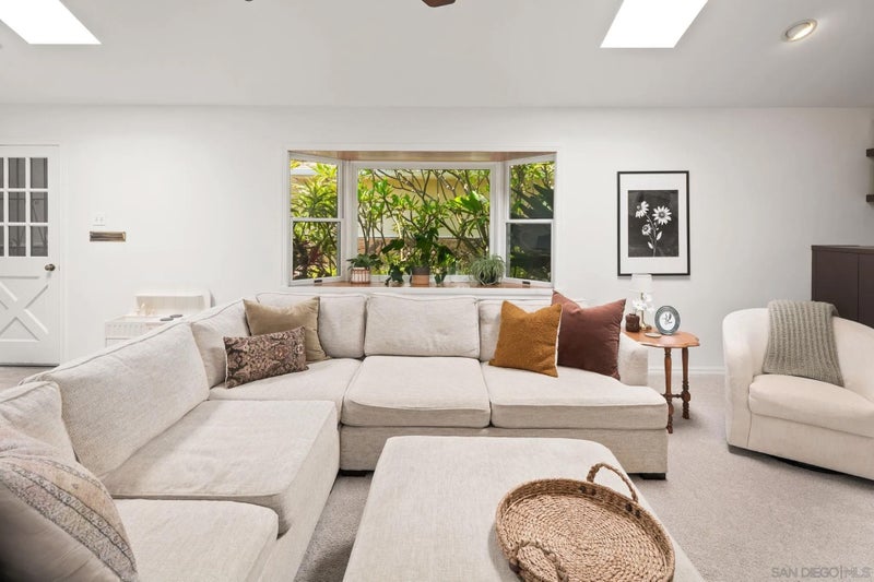 6832 Cartwright