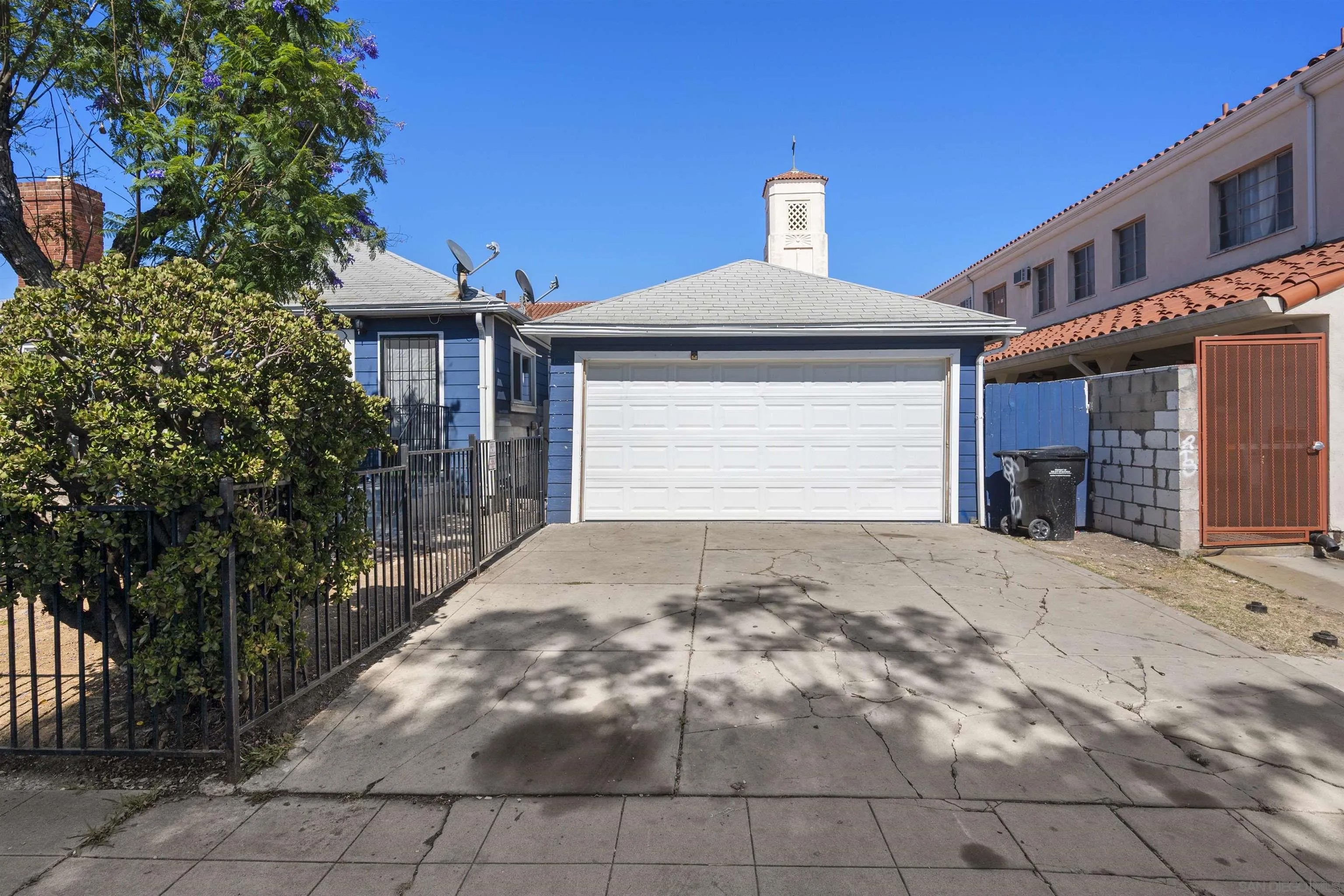 3283 Meade Avenue
