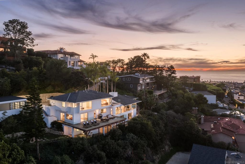 Photo of 1642 Valdes Dr, La Jolla, CA 92037 (MLS # 260001418)