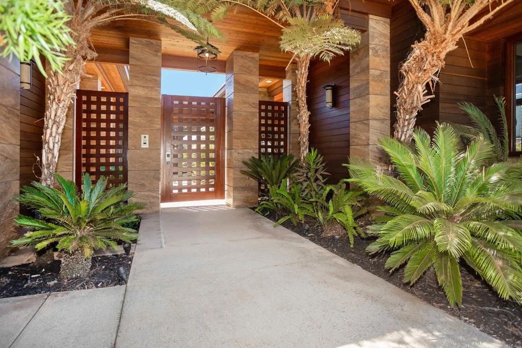 649 Seabright Lane