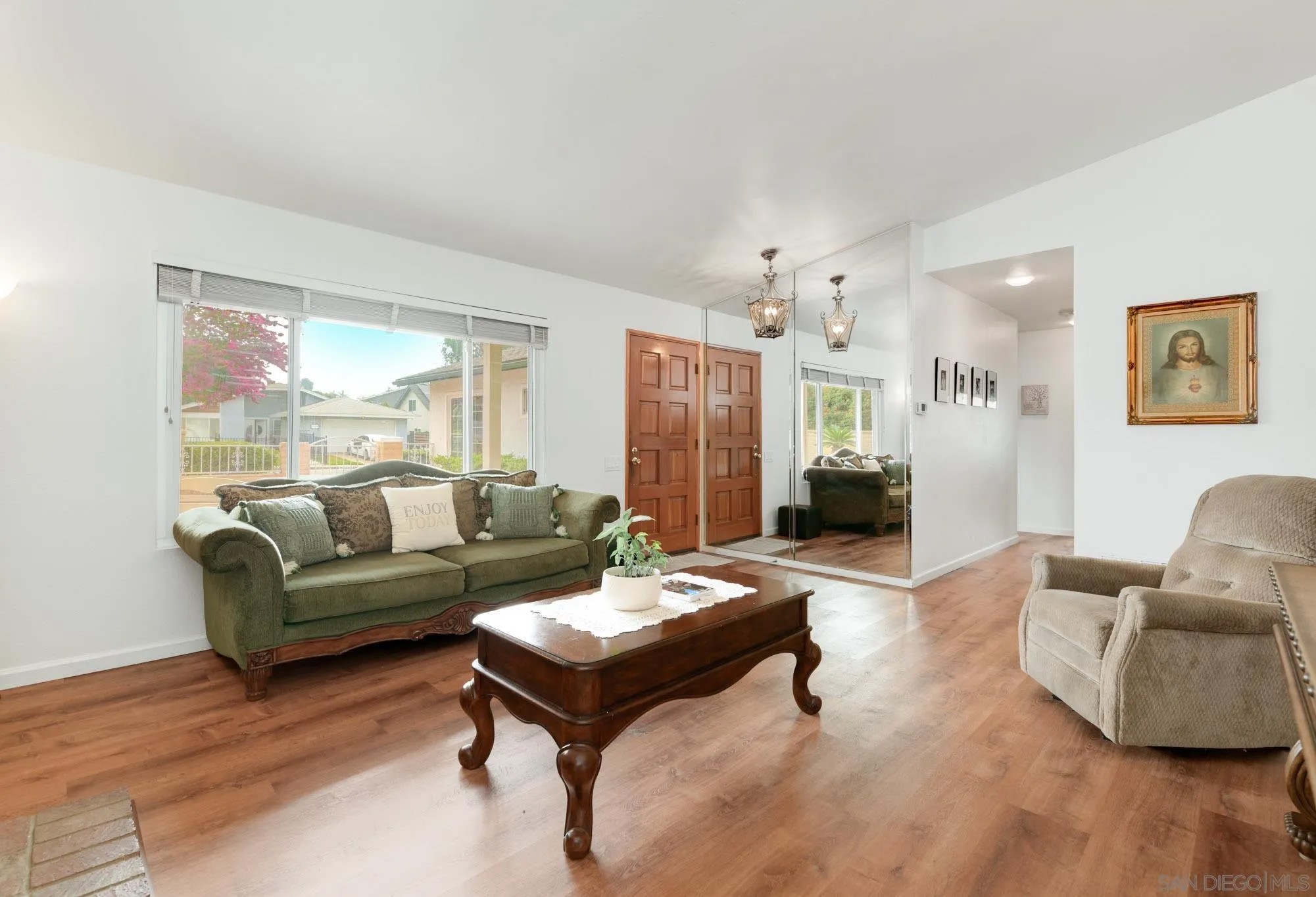 1568 Larkhaven Dr