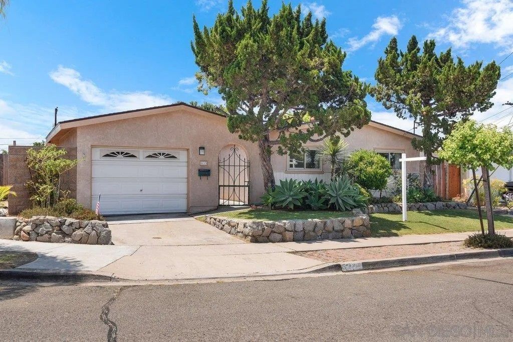 Photo of 5113 Wilts Pl, San Diego, CA 92117 (MLS # 260002426)