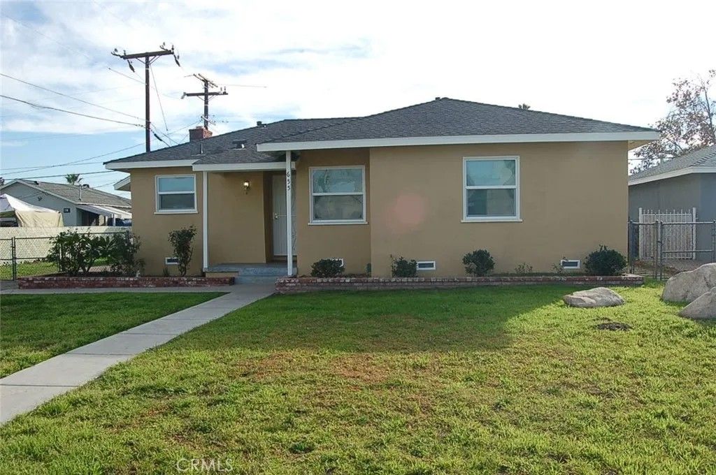 Photo of 655 W Grove St, Rialto, CA 92376 (MLS # TR25280157)