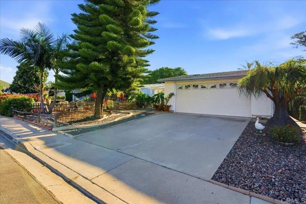 Photo of 13027 Via Del Valedor, San Diego, CA 92129 (MLS # NDP2602665)