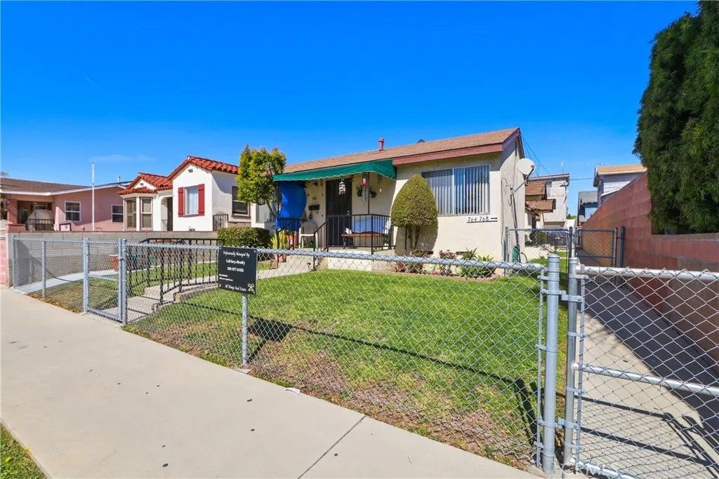 Photo of 764 W 12th St, San Pedro, CA 90731 (MLS # PW26054616)