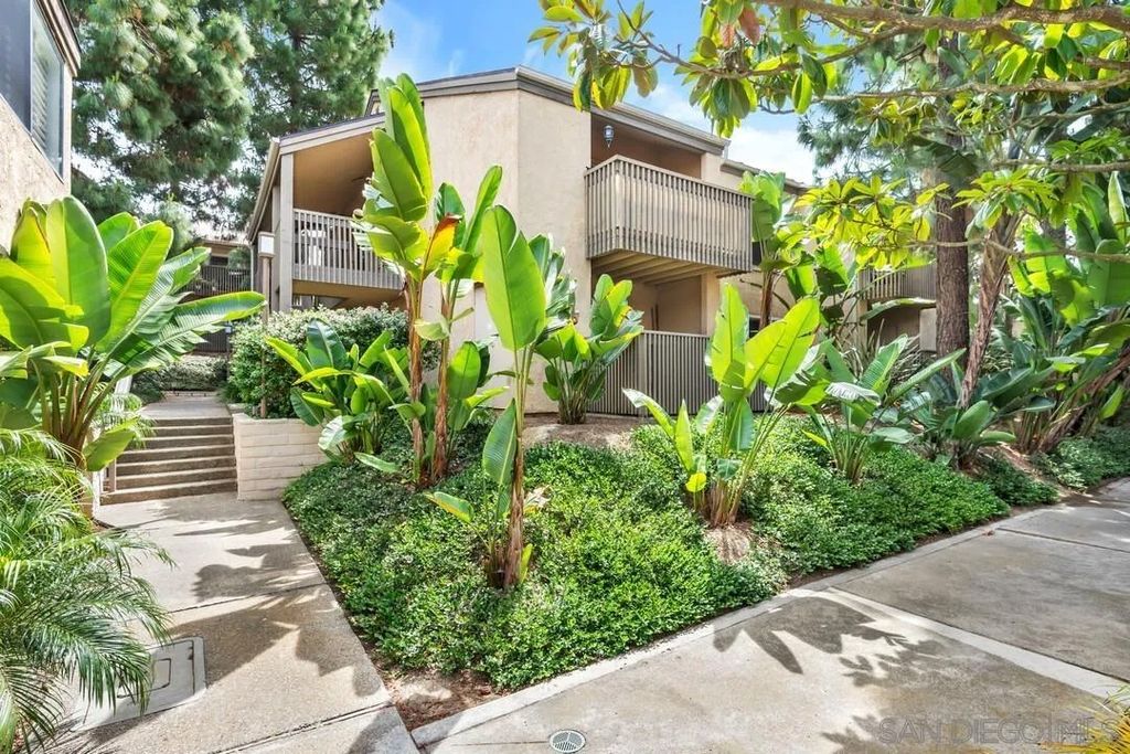 Photo of 8620 Via Mallorca #H, La Jolla, CA 92037 (MLS # 260010319)