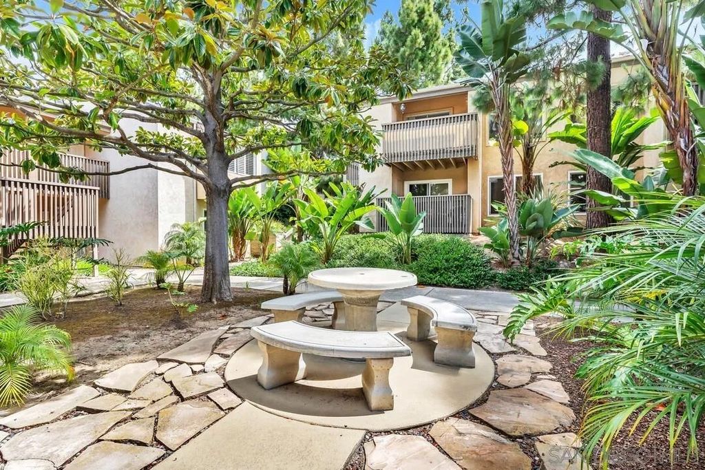 Photo of 8620 Via Mallorca #H, La Jolla, CA 92037 (MLS # 260010319)
