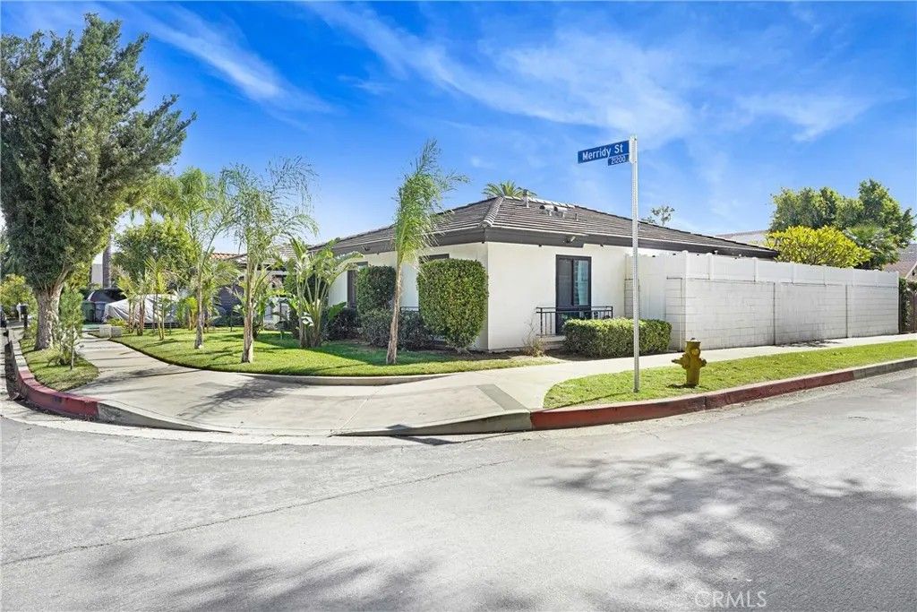 Photo of 21228 Merridy Street, Chatsworth, CA 91311 (MLS # SR26079101)