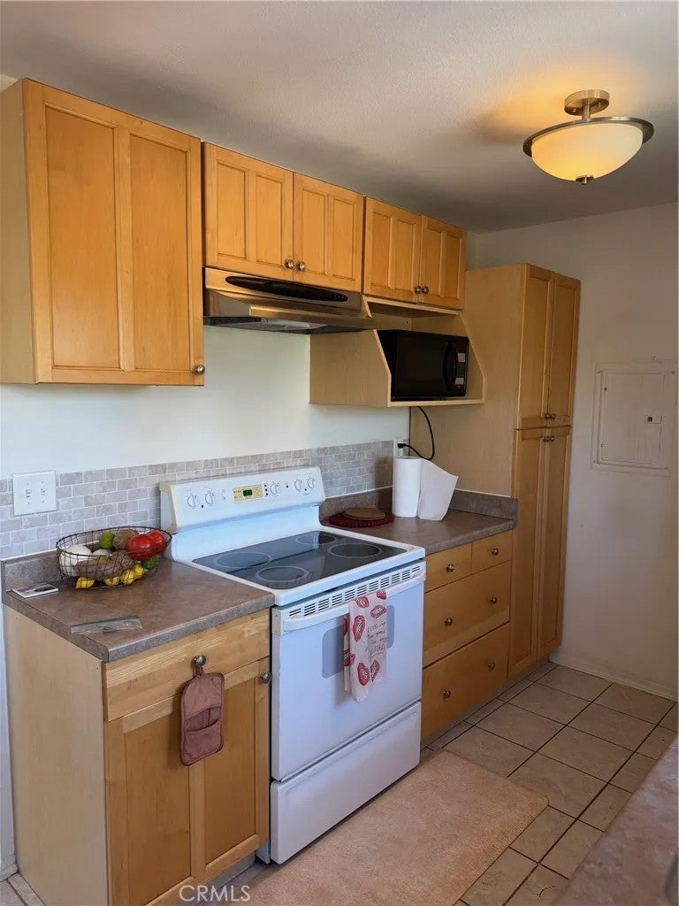 725 Coronado 206