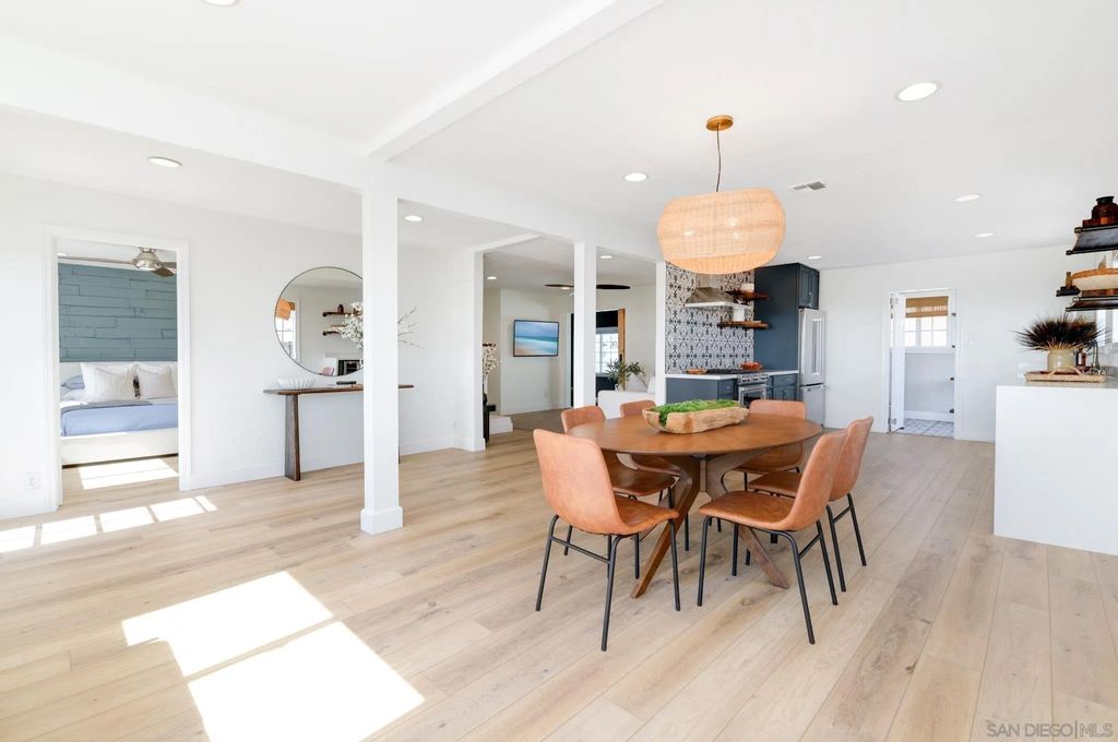 Photo of 1129 Bonita Dr, Encinitas, CA 92024 (MLS # 250045814)