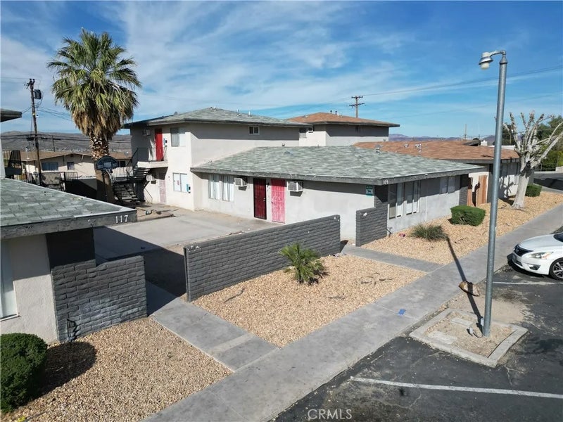 109 W Buena Vista