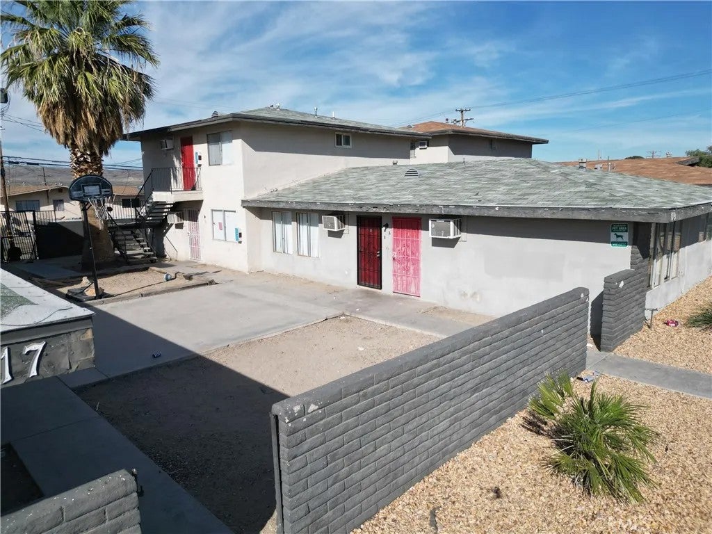 109 W Buena Vista