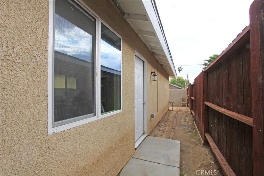 Photo of 1417 Oregon St, Bakersfield, CA 93305 (MLS # NS26081037)