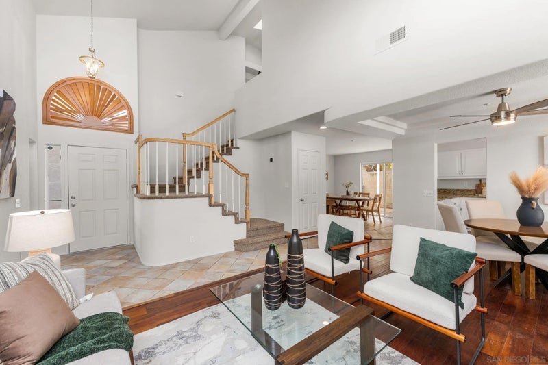 9720 Avenida Colino