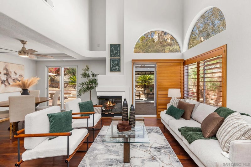 9720 Avenida Colino