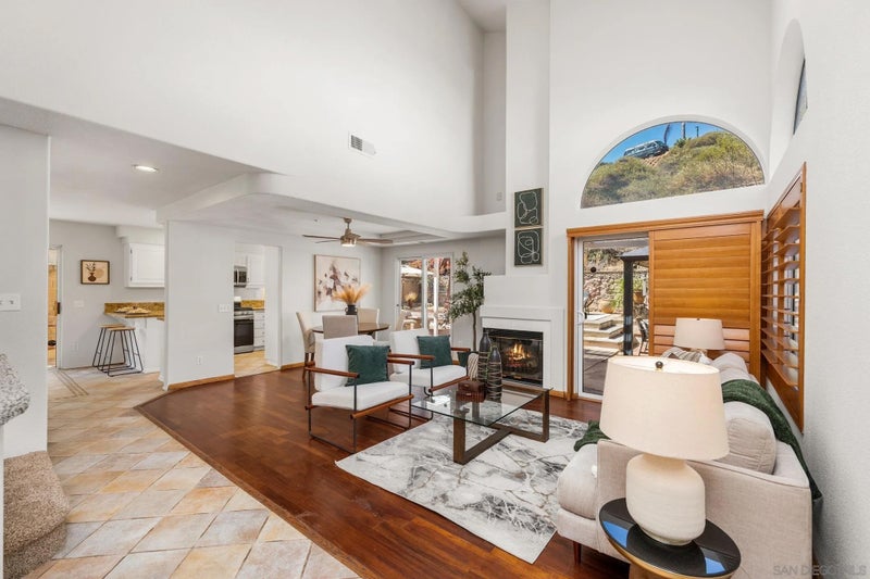 9720 Avenida Colino