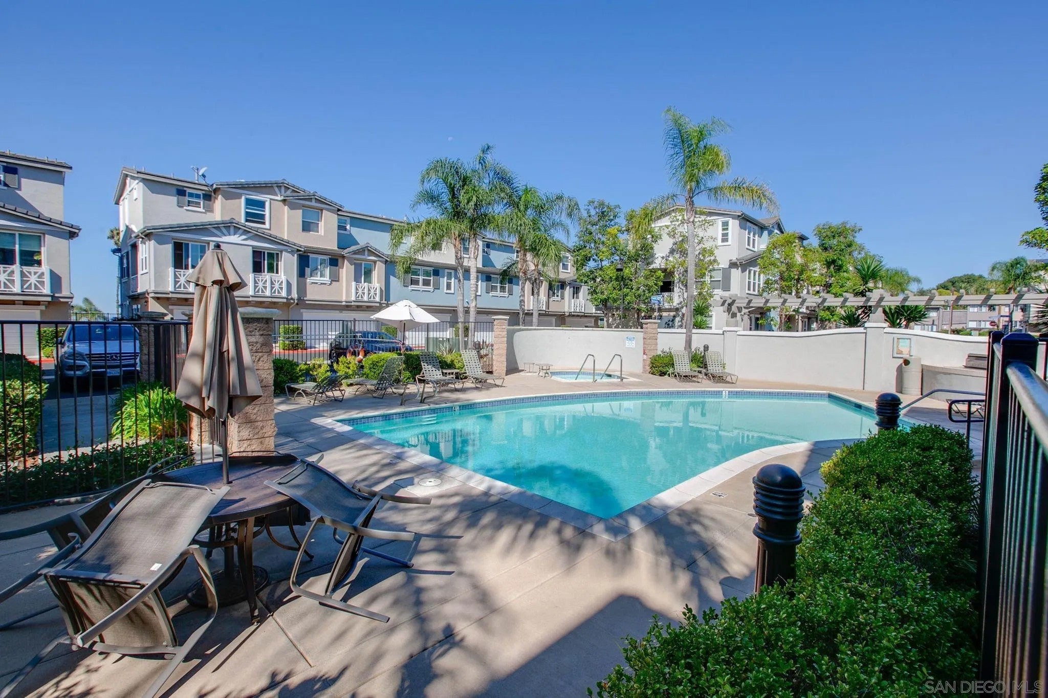 3030 Beachwood Bluff