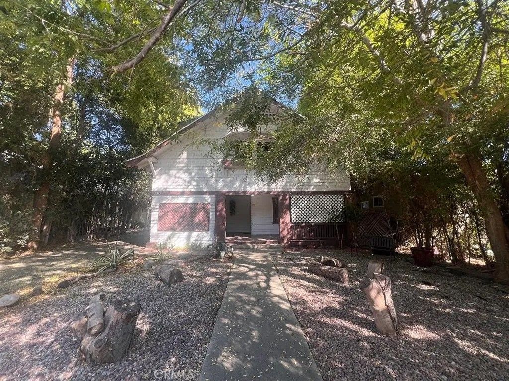 Photo of 136 N Bonnie Ave #A, Pasadena, CA 91106 (MLS # AR26007904)