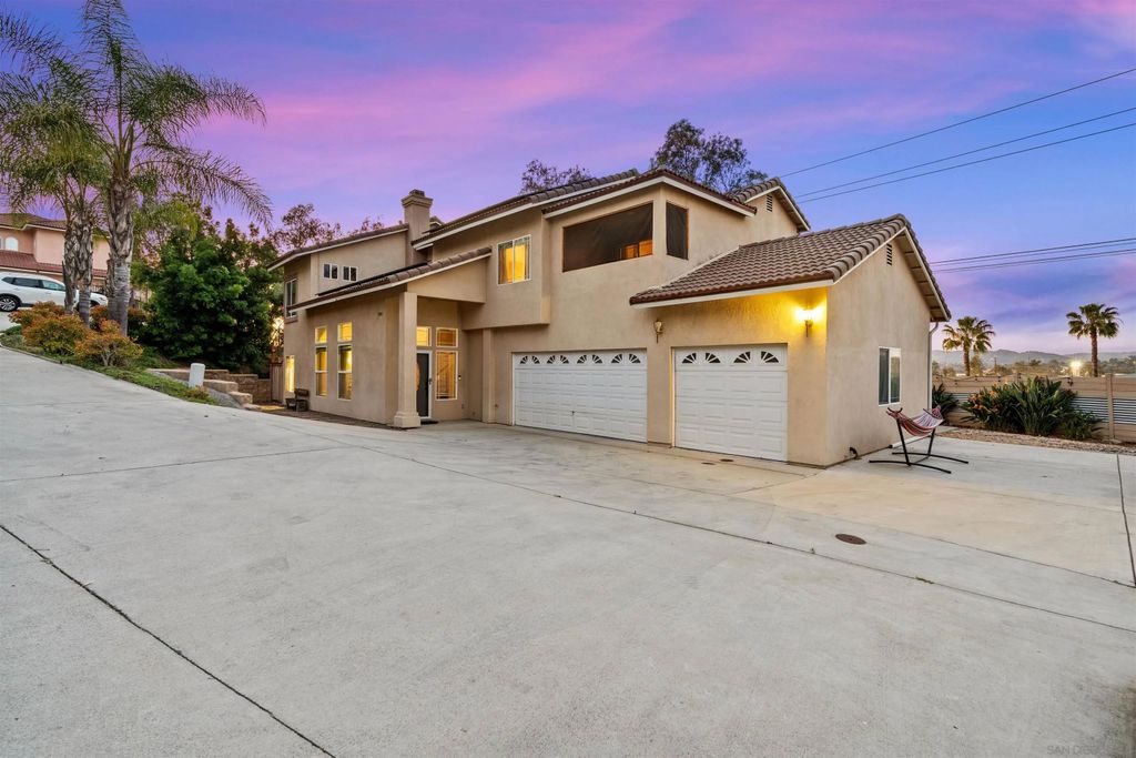 Photo of 200 N Upas St, Escondido, CA 92025 (MLS # 260008724)