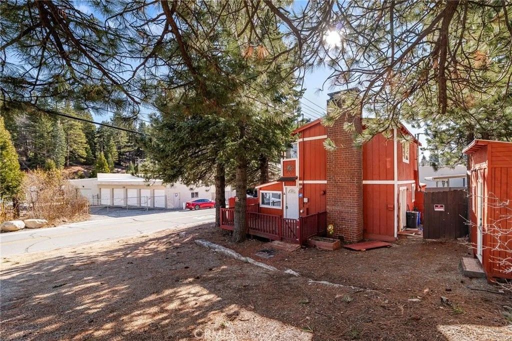 Photo of 2442 Hunsaker Dr, Running Springs, CA 92382 (MLS # CV25281279)