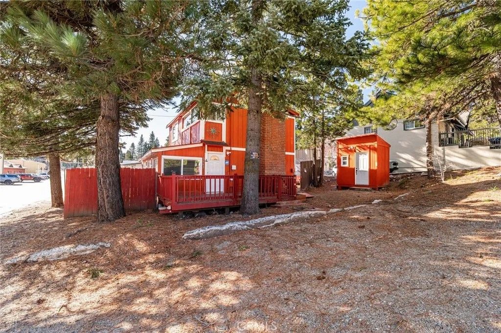 Photo of 2442 Hunsaker Dr, Running Springs, CA 92382 (MLS # CV25281279)