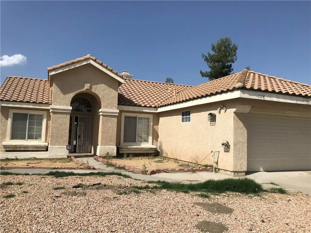 Photo of 1338 Avenida Floribunda, San Jacinto, CA 92583 (MLS # SW26227321)