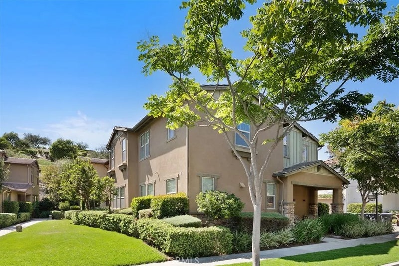 33 Lomada Street
