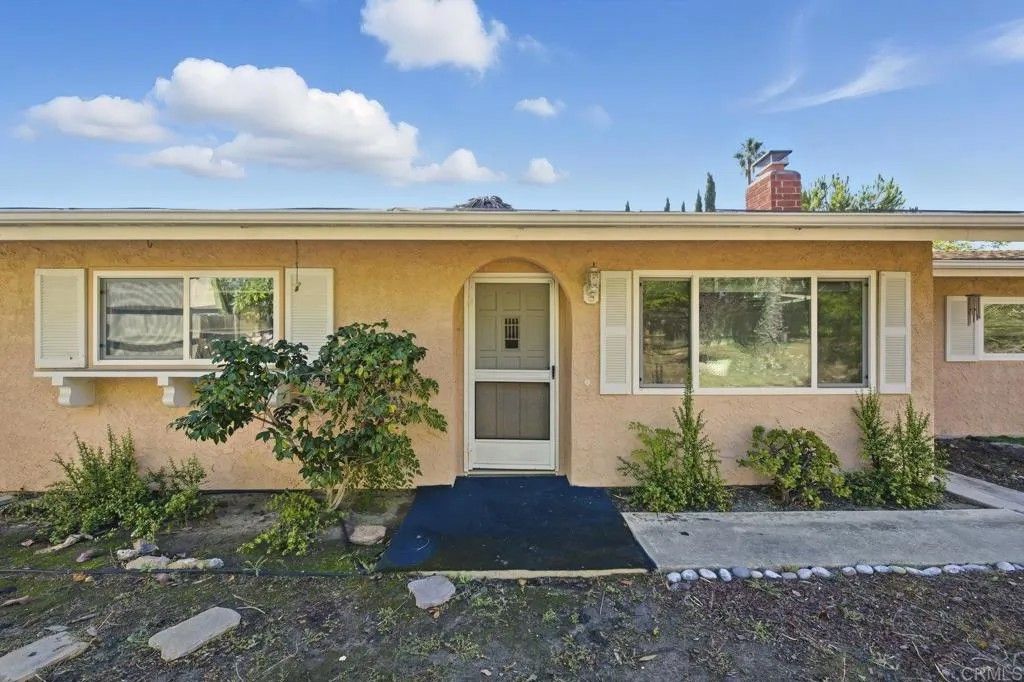 Photo of 1009 Cielita Linda Drive, Vista, CA 92083 (MLS # NDP2510080)