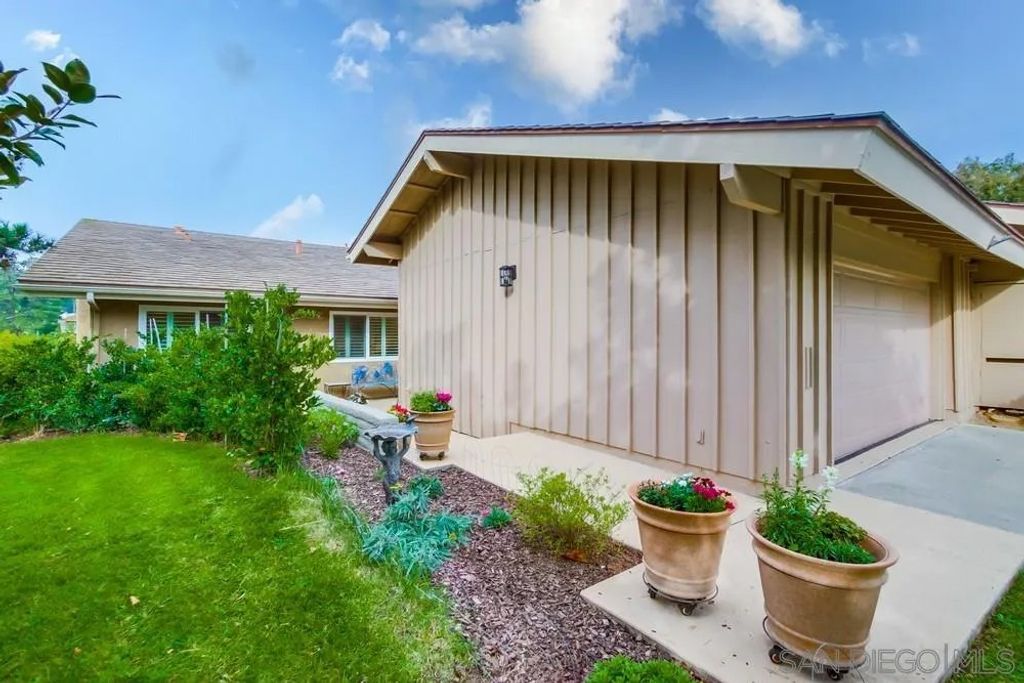 Photo of 2152 Caminito Circulo Sur, La Jolla, CA 92037 (MLS # 260007609)