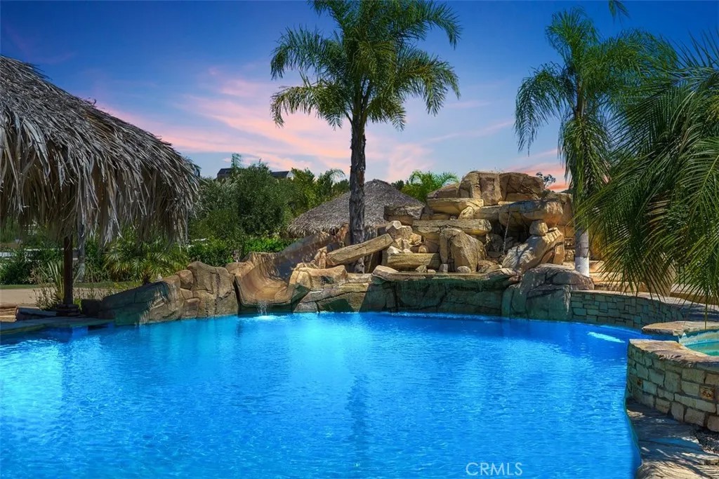 37789 Avenida La Cresta