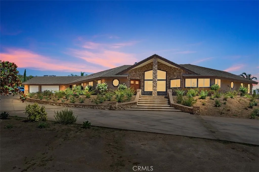 37789 Avenida La Cresta