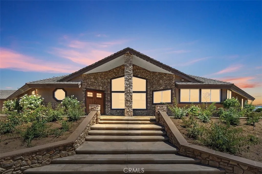 37789 Avenida La Cresta