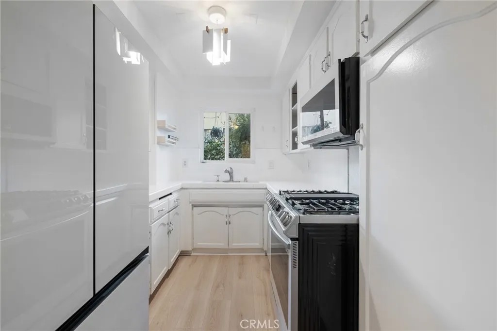 1355 N Sierra Bonita 208