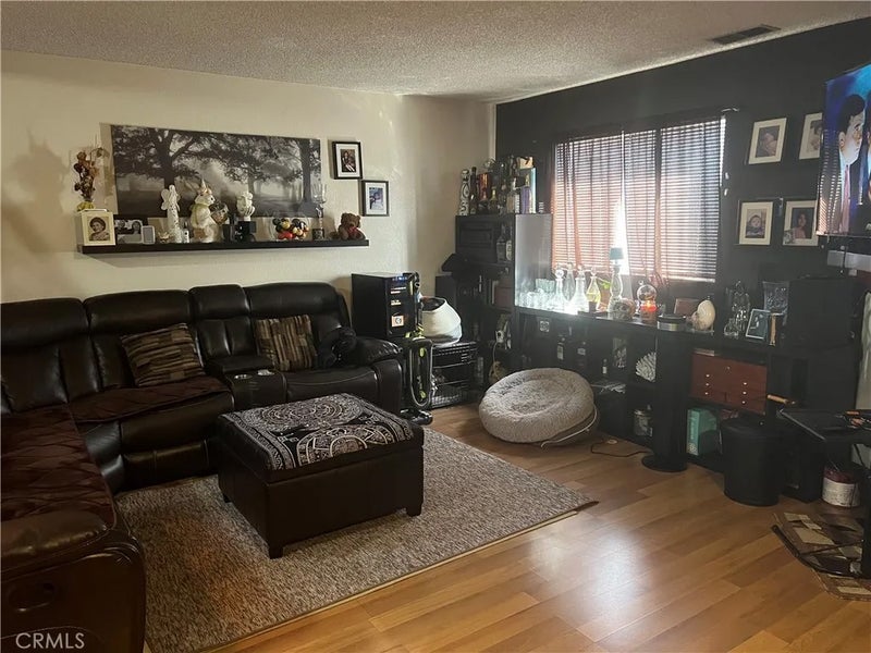 2393 S Reservoir