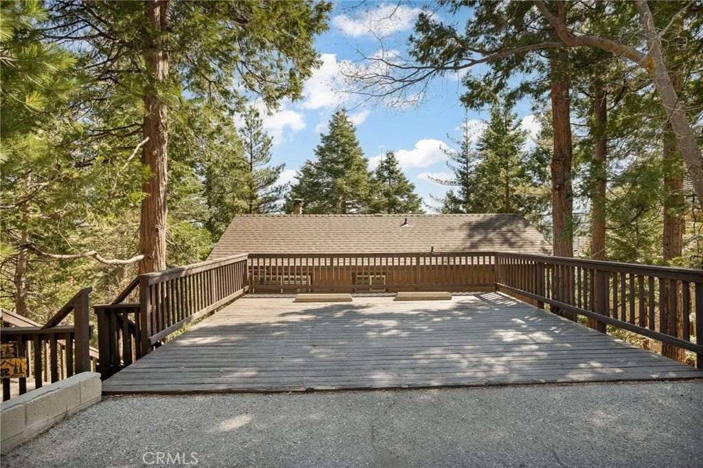 Photo of 279 Old Toll, Lake Arrowhead, CA 92317 (MLS # IG26067139)