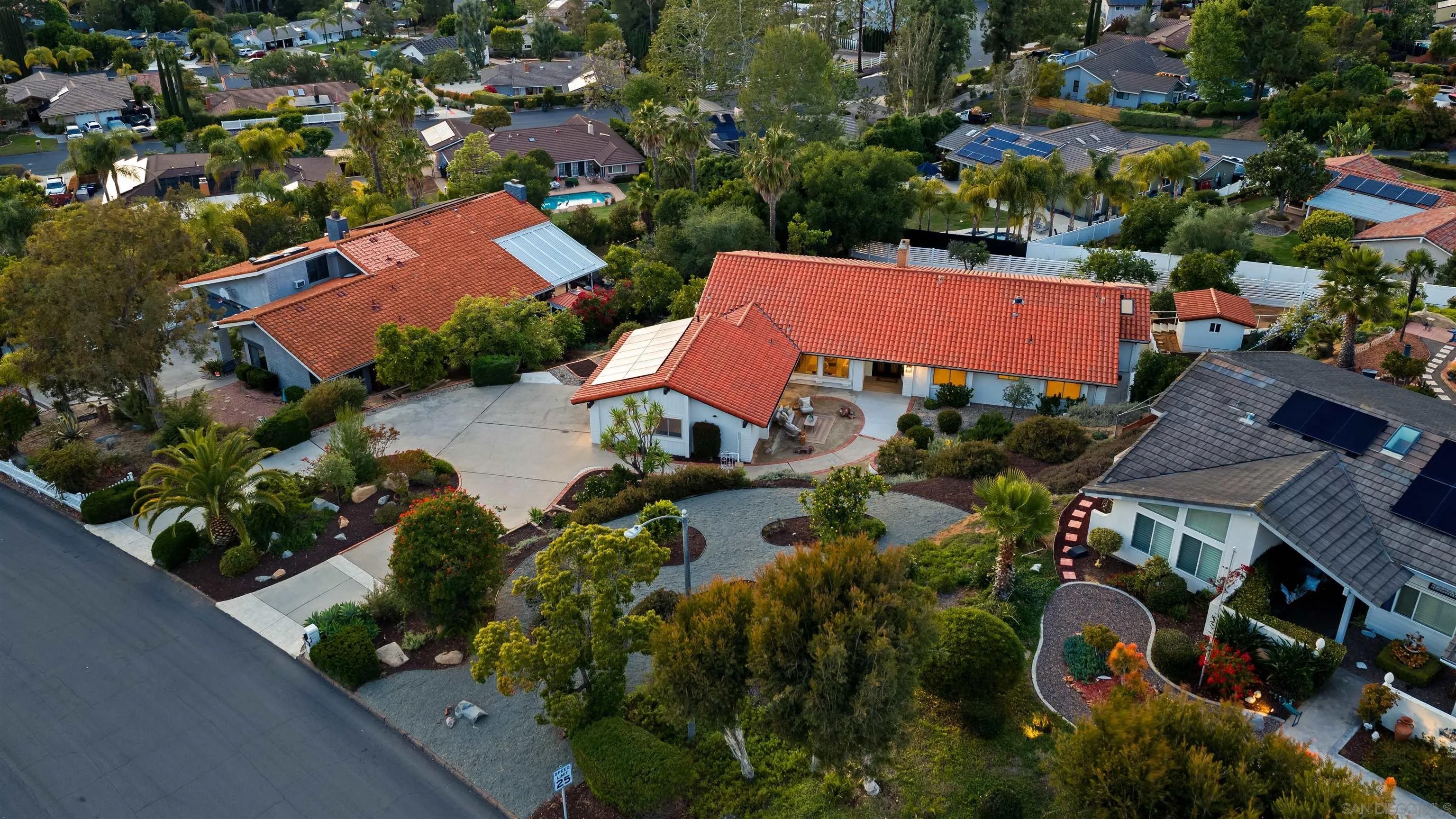 13324 Avenida La Valencia
